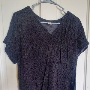 Old Navy Black and White V-Neck Blouse Size Large